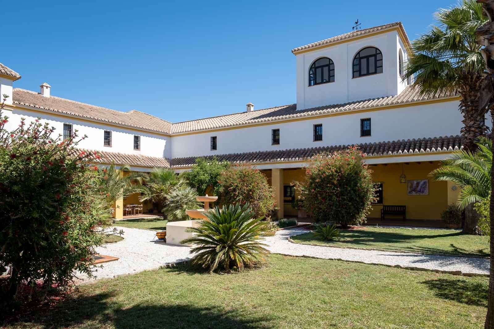 Enjoy life at Cortijo Puerto el Peral
